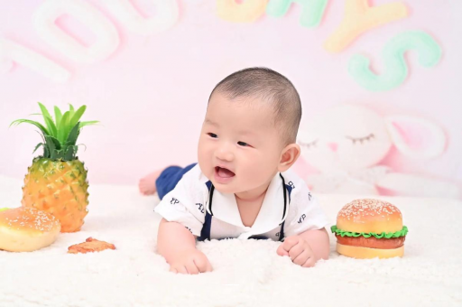 清远宝宝在妈妈肚子里